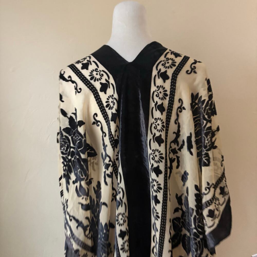 Free People Beige and Black Floral Velvet Kimono - Picture 6 of 11